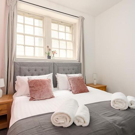 2 Bedroom Royal Mile Apartment エディンバラ エクステリア 写真